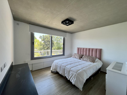 Impecable Semipiso Con Terraza Y Piscina Sobre Av. Libertador En Martinez.