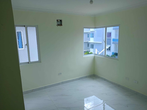 Vendo Apartamento De 3 Habitaciones En Las Cayenas