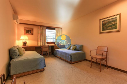 Venta De Casa 4 Dormitorios En Barrio Golf, Punta Del Este.- Ref: 5775