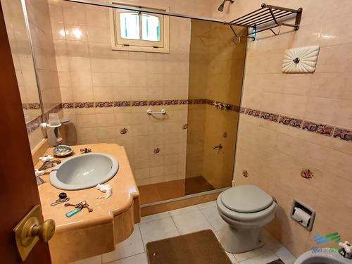 Vendo Casa 4 Dormitorios, Terreno 3.000 M2, Piscina, En Brava, Punta Del Este