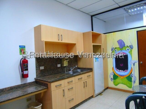 Amplia Oficina Muy Bien Disenada En Venta En Boleita Norte, 25-22766
