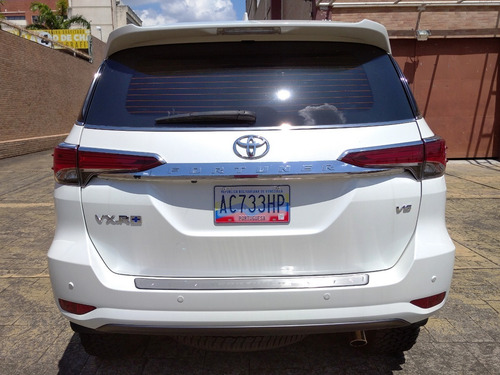 Imagen 5 de 17 de Toyota Fortuner Dubai Vx.r+