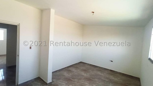 Imagen 6 de 11 de Townhouse En Venta Ubicado En La Puerta Maraven. Listo Para Habitar!