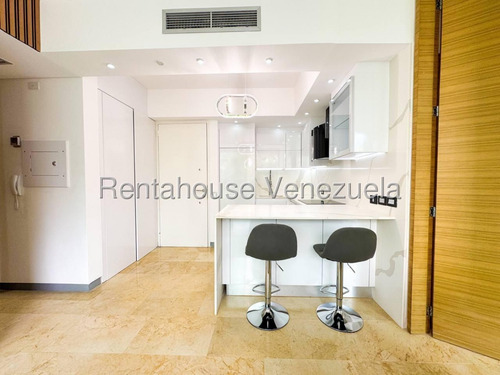 Gran Apartamento Remodelado En Alquiler, Urb. Sebucan