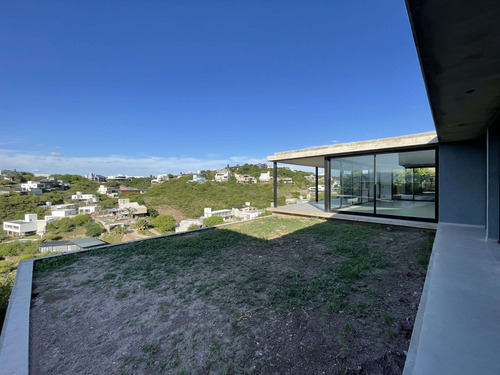 Venta Casa A Estrenar De Tres Dormitorios En Country La Cuesta .