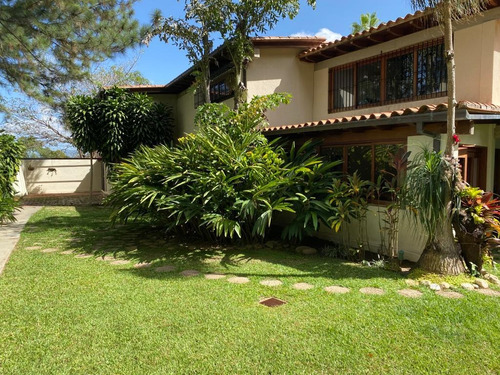 Imagen 11 de 18 de Se Vende Casa 2400m2 5h+s/ 4b+s/ 10p Cerro Verde