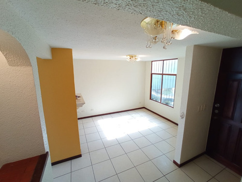 Imagen 5 de 30 de Vendo Hermosa Casa, Ubicada En Sector Preferencial De Alta Plusvalia Y Seguridad, Excelente Condiciones Rodeada De Naturaleza