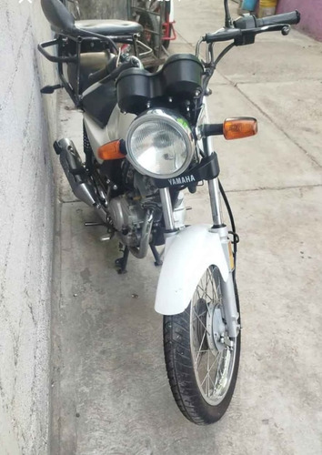 Motocicleta Para Trabajo Con Parrilla De Carga Color Blanca