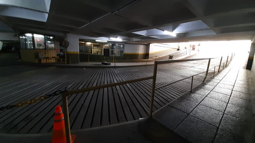 Venta Cochera Fija En Zona Centro Seguridad 24 Hs.