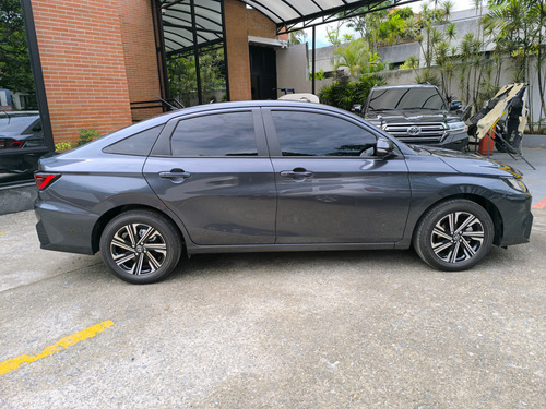 Toyota Yaris E