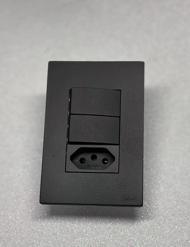 Interruptor Duplo Simples + Tomada 20 A - Recta Black Fosco