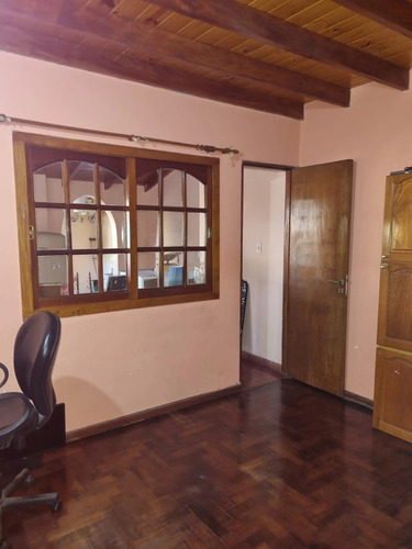 Casa En Venta De 4 Dormitorios C/ Cochera En San Antonio De Padua En La La Mejor Ubicacion Quincho 3 Baños Quincho Galpon Lote Propio De 300 M2 No Es Apta Credito