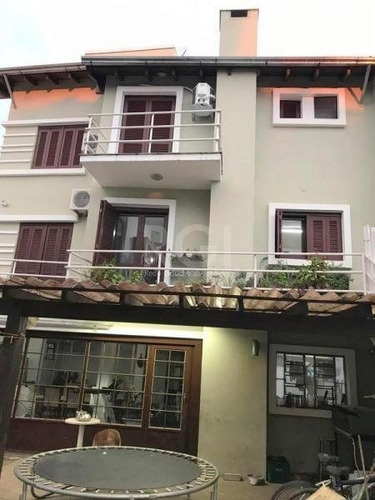 Casa Em Cantegril Com 5 Dormitórios - Ot7647