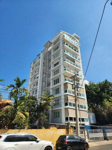 Majestuosa Penthouse De 3 Niveles En Ensanche Naco