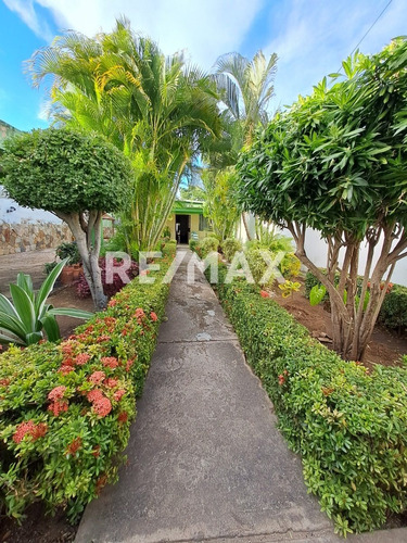 Casa Amplia Remodelada Con Anexo Y Áreas Verdes Porlamar, Isla De Margarita, Nueva Esparta - Cod. 0571