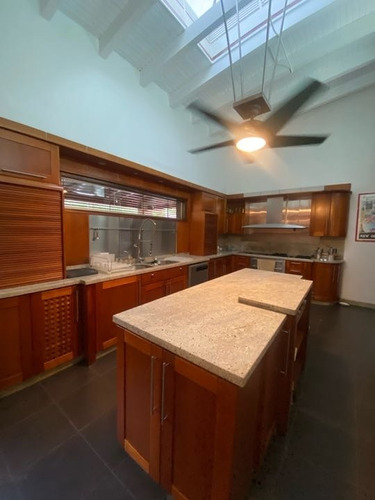 Imagen 10 de 30 de Se Vende Casa 680m2 4h+2s/7b/10p Cerro Verde 4377