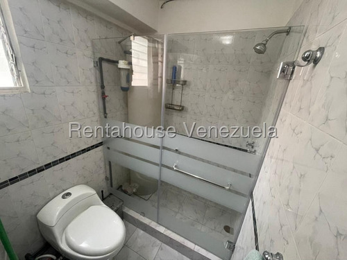Cómodo Apartamento En Venta Lomas Del Avila 25-22429