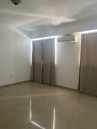 Apartamento En La Julia De 4 Habitaciones Y 4 Parqueos Torre Uno Por Nivel , No Area Social, No Airbnb