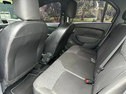 Renault Logan 1.6 Expression / Life +