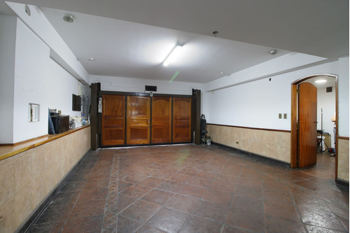 Venta Casa 5 Ambientes Jardin Y Cochera Playroom