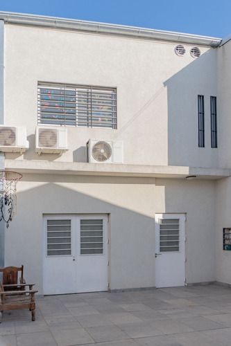 Venta De Casa Con Fondo De Comercio En Olivos