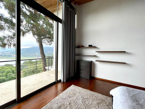 Excepcional Casa En Venta En Avándaro, Con Vista Al Lago.
