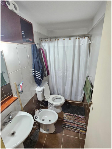 Departamento De Un Dormitorio En Venta - Pje. Tunel - Rosario. Primer Piso De Escalera. Oportunidad