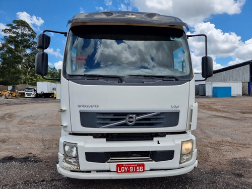 Imagem 9 de 15 de Volvo Vm 270 8x2 Ano 2013/2013 Caçamba Basculante Bitruck
