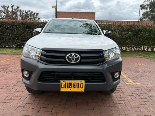 Toyota Hilux 2.7cc Mt 2022