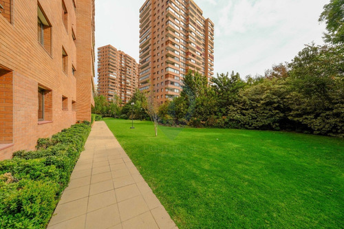 Vende Departamento, Mall Los Dominicos 4 Dormitorios, 3 Bañ