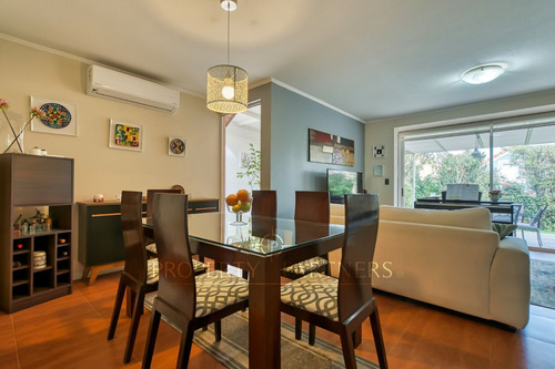 Impecable Y Encantadora Casa En Condominio Sector...