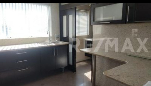 Imagen 6 de 15 de En Venta Bonito Apartamento En La Urb La Soledad