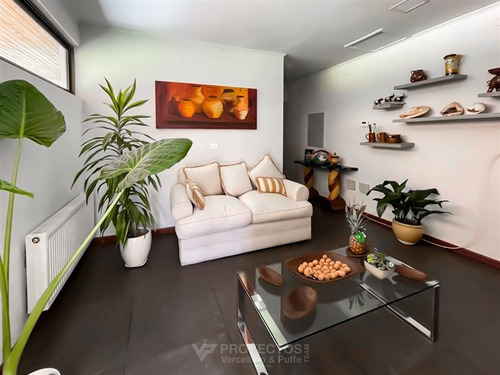 Casa En Venta De 6 Dorm. En Curicó