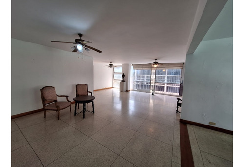 Venta Apartamento En Frente Plaza Altamira Ideal Para Oficin
