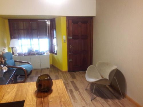 Casa En Venta - 2 Dormitorios 2 Baños 1 Cochera - 400mts2 - Hurlingham
