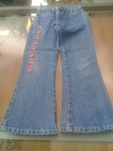 Jeans Azul Denim Con Bordado Flores. Talle 8. Oxford. Usado