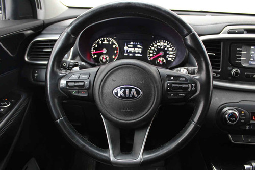 Imagen 13 de 15 de Kia Sorento 2017 6 Cilindros