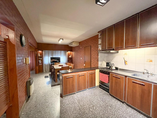 Venta Casa 4 Dormitorios Y Cochera.