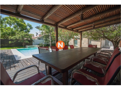 Casa En Venta, Mansa, Punta Del Este, 4 Dormitorios.- Ref: 209956