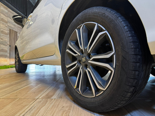 Fiat Cronos 1.8 16v Precision