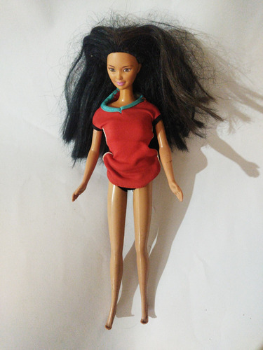 Barbie Morena Castaño Lacio Playera Roja 1980 Estilo