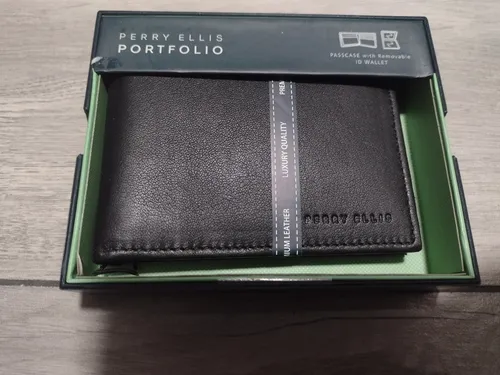 Cartera perry online ellis portfolio