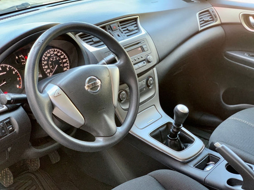 Imagen 10 de 15 de Nissan Sentra 2013 Sense Std
