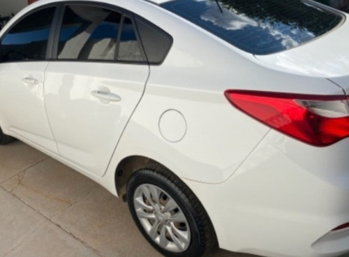 Imagem 3 de 3 de Hyundai Hb20s 2018 1.6 Comfort Plus Flex Aut. 4p