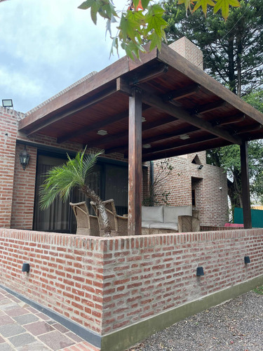 Imagen 5 de 30 de Casa Principal 5 Dormitorios Y 4 Baños, Mas Departamento De 1 Dormitorio. Villa Allende Golf