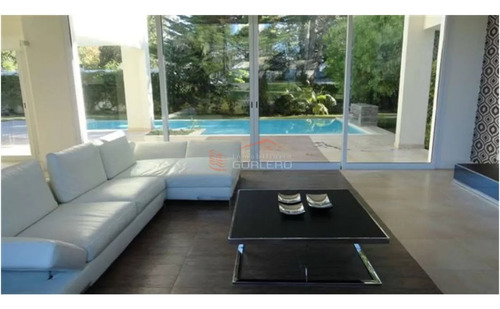 Casa En Venta Y Alquiler En Punta Del Este, Próximo A Shopping