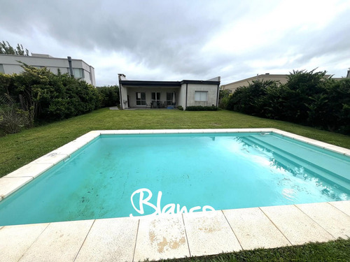 Casa En Venta En Pilar Del Este, Barrio Santa Elena, Pilar, G.b.a. Zona Norte