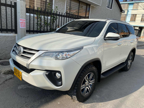 Toyota Fortuner 2.4 Diésel