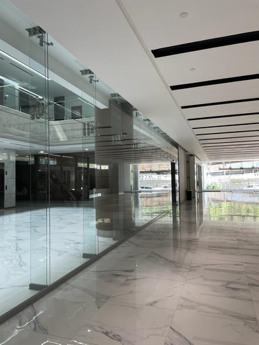 Oficina En Venta 151 M2 - Urb. Los Naranjos Del Cafetal