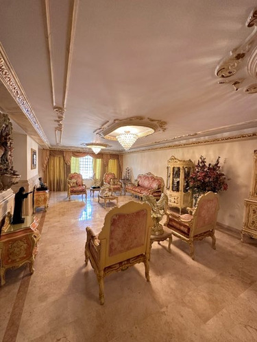Casa En Venta 570 M2 - Urb. Macaracuay